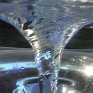 Mehr über den Artikel erfahren „Wirbel zur Entfernung von Verunreinigungen aus Trinkwasser mit dem Wasserwirbler“: